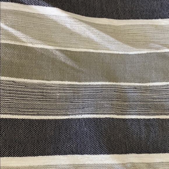 Gray and White Striped Scarf - Picture 4 of 4